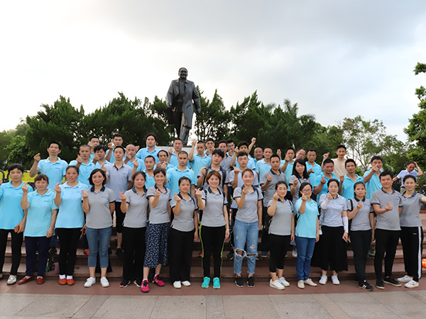 精致-拓展訓(xùn)練合影留念