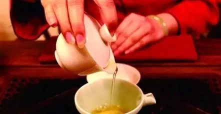 國慶喝茶看電視