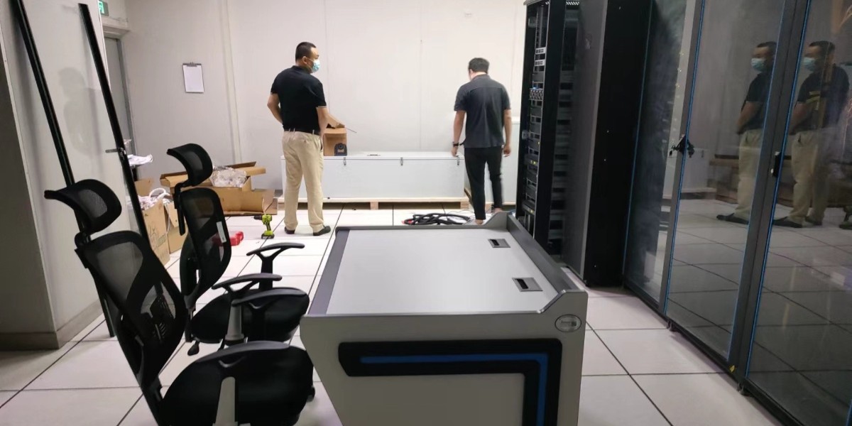 精致廠家為深圳國際低碳城供貨機(jī)柜和操作臺(tái)產(chǎn)品